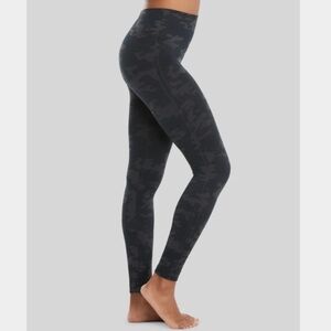 NWT SPANX Look at Me Now Black Camo High-Waisted Seamless Leggings Women Size S